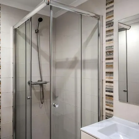 Charming With Ac And Loft On Ground Floor Apartamento Lisboa