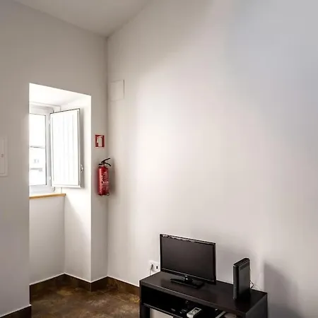 Charming With Ac And Loft On Ground Floor * Lisboa
